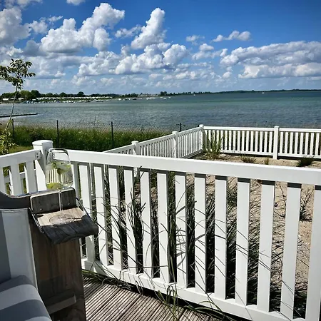 Ferienhaus-sliminde-by-seeblick-ferien-direkte-wasserlage-e-ladesaeule-sauna * Olpenæs