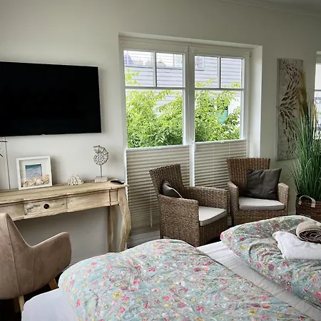 Ferienhaus-sliminde-by-seeblick-ferien-direkte-wasserlage-e-ladesaeule-sauna * Olpenæs