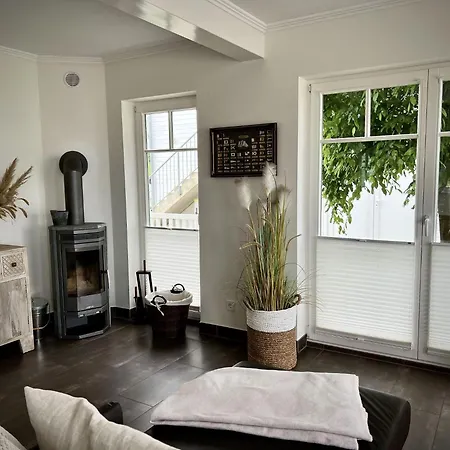 Ferienhaus-sliminde-by-seeblick-ferien-direkte-wasserlage-e-ladesaeule-sauna