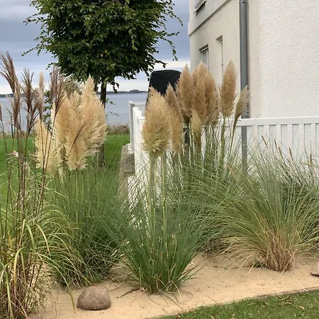 Ferienhaus-sliminde-by-seeblick-ferien-direkte-wasserlage-e-ladesaeule-sauna * Olpenæs